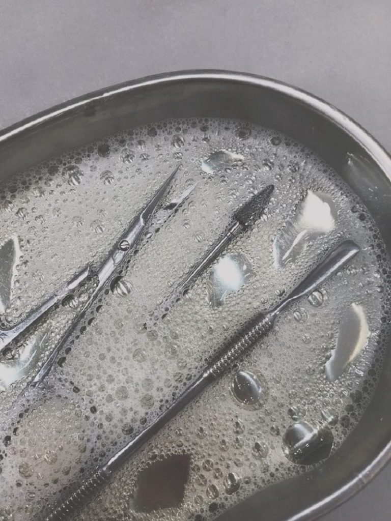 مواد ضدعفونی برای ابزار مانیکور