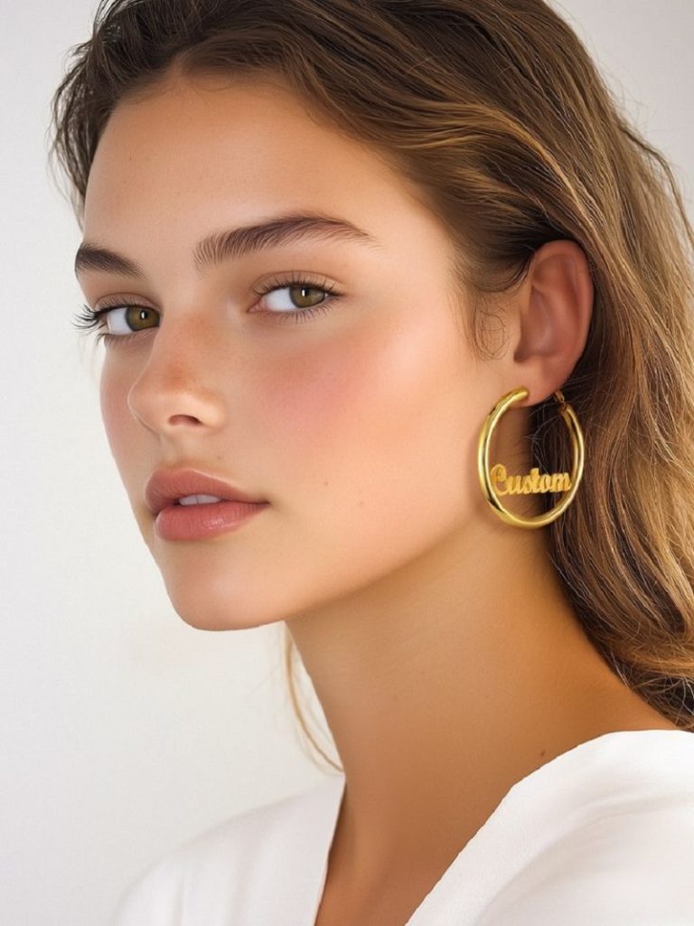 گوشواره‌های حلقه‌ای و کوچک برای چهره‌های گرد