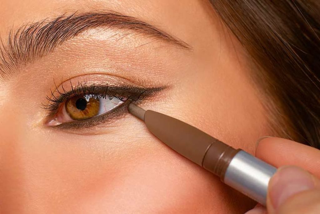 بهترین خط چشم برای چشمهای حساس