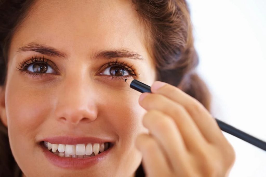 بهترین خط چشم برای چشمهای حساس