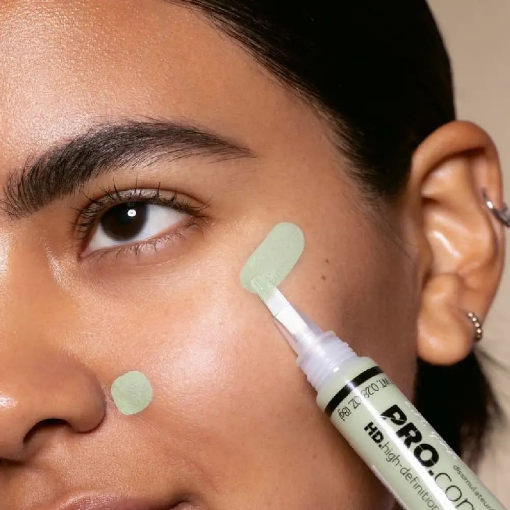 کانسیلر زدن برای ناپدید کردن لکه تو صورت