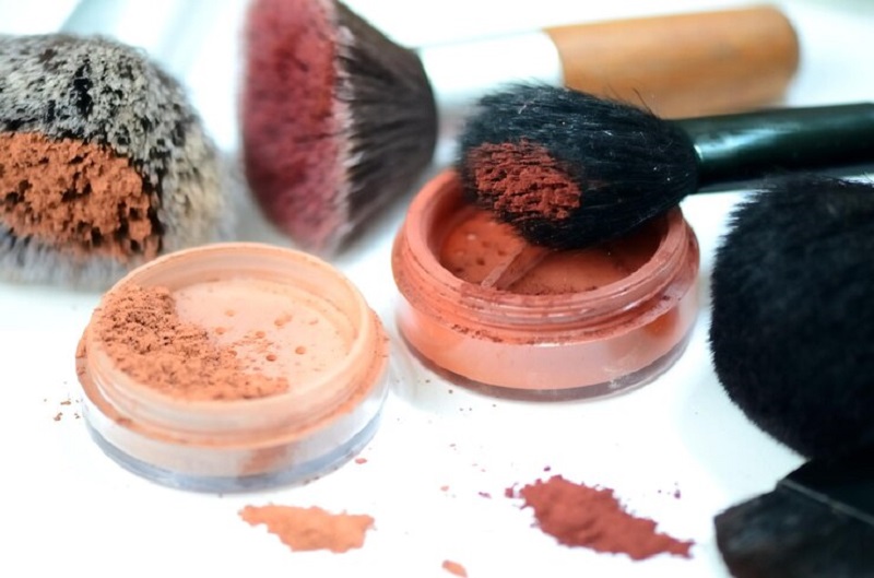 رژگونههای کرمی و پودری