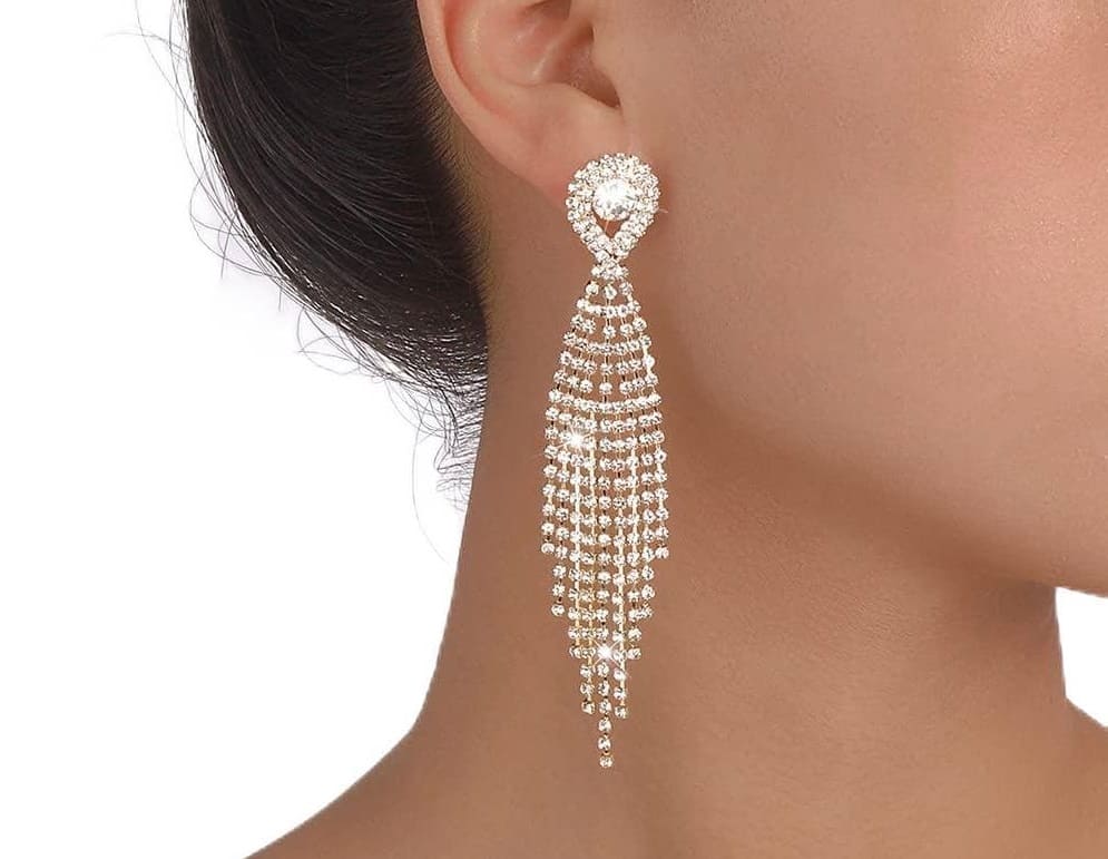 گوشواره درخشان سفید به شکل لوستر