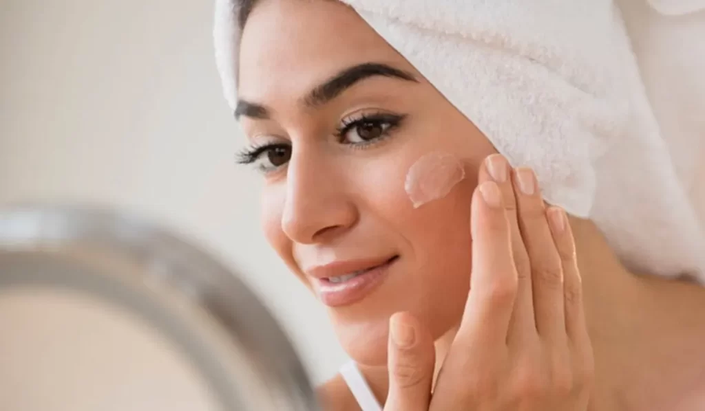 آیا باید در خانه هم ضد آفتاب بزنیم