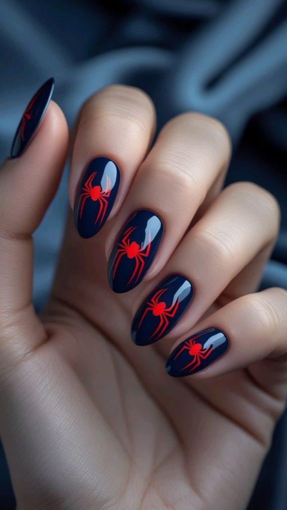 طراحی ناخن مارول سیاه با طرح عنکبوت قرمز