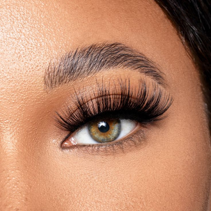 آرایش مژه پرپشت