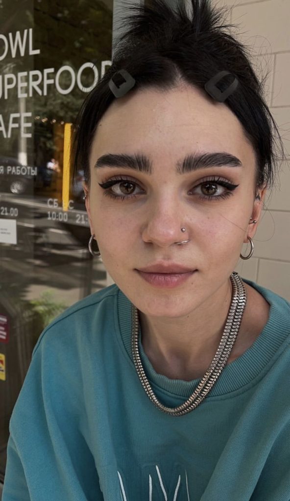 ابرو پر دخترانه