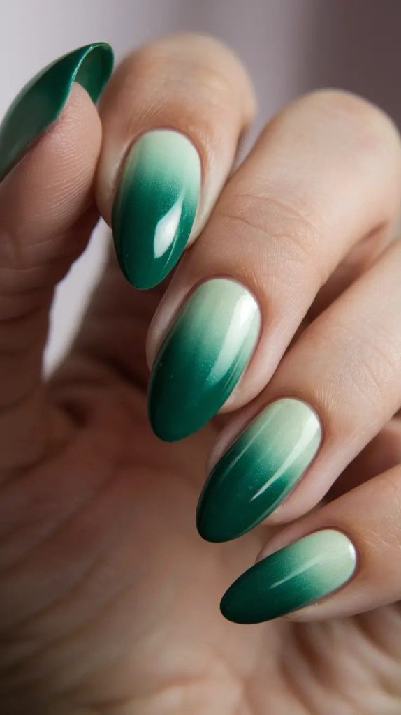 ناخن سبز ساده