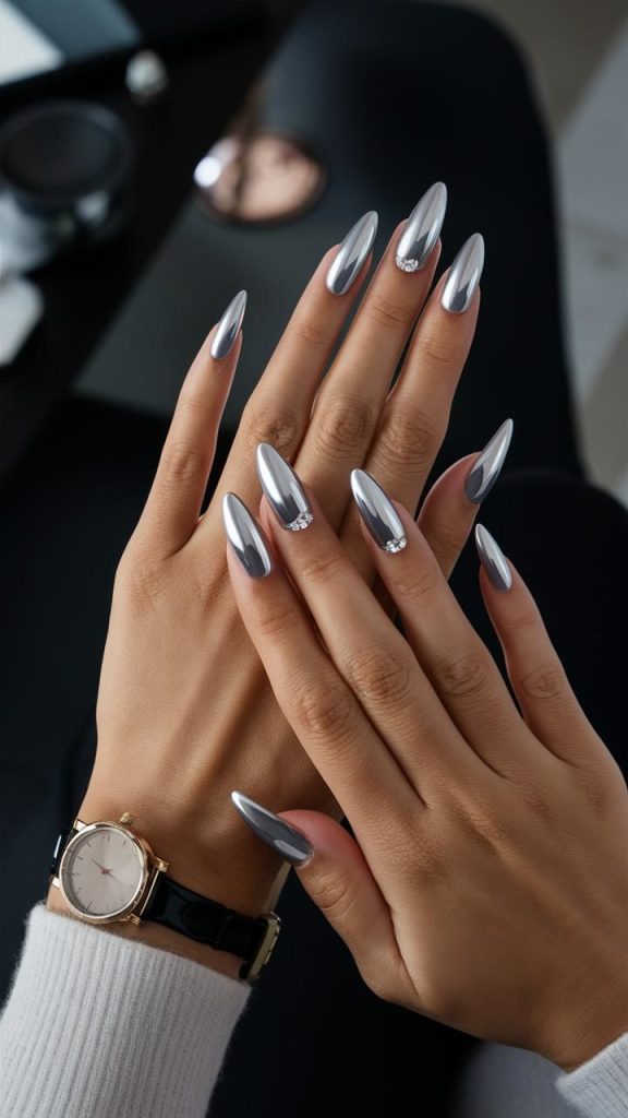 مدل ناخن براق نقره ای