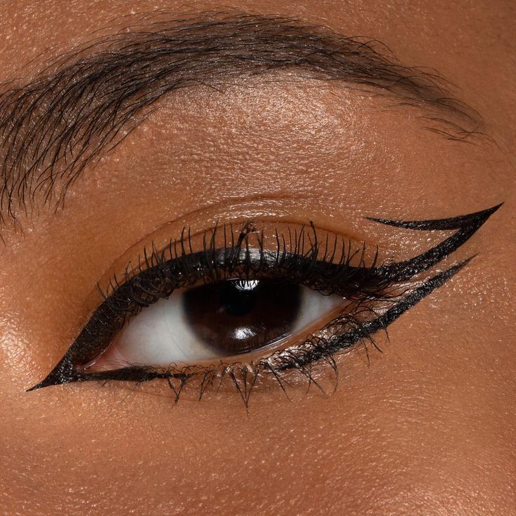 خط چشم دو دم گربه‌ای