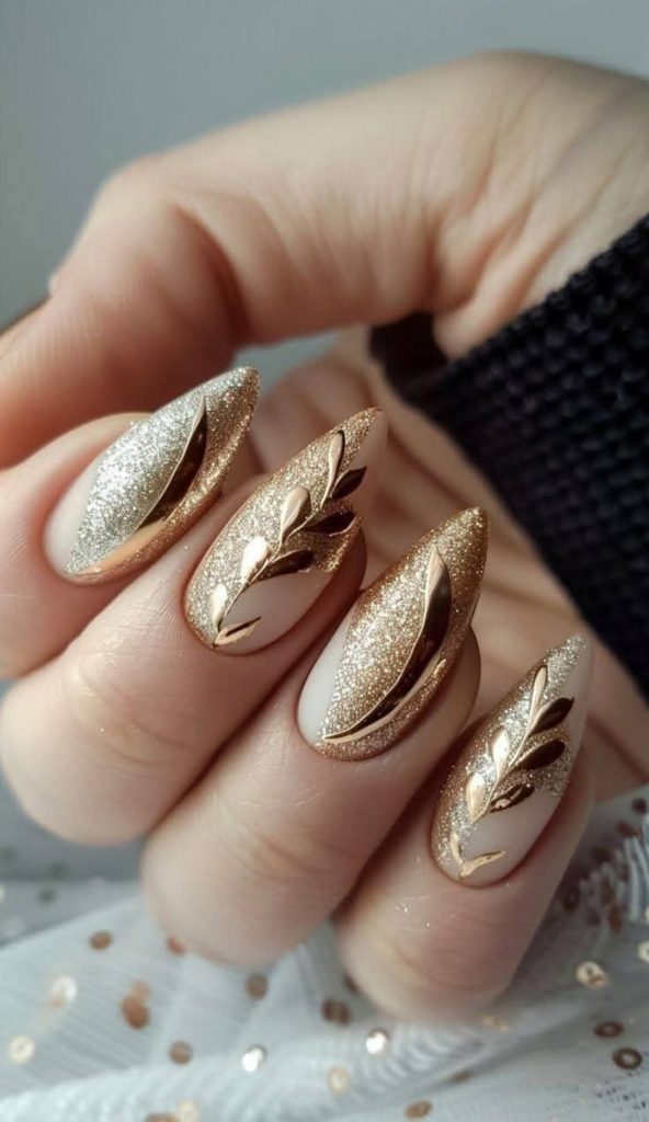 دیزاین ناخن با کروم طلایی و اکلیلی