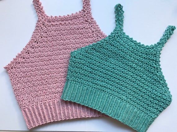 2 نیم‌تنه‌های قلاب‌بافی به رنگ سبز و صورتی