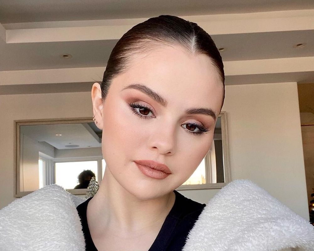 سلنا گومز با رژ لب مات