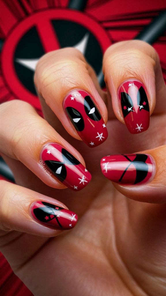 طراحی ناخن مارول قرمز