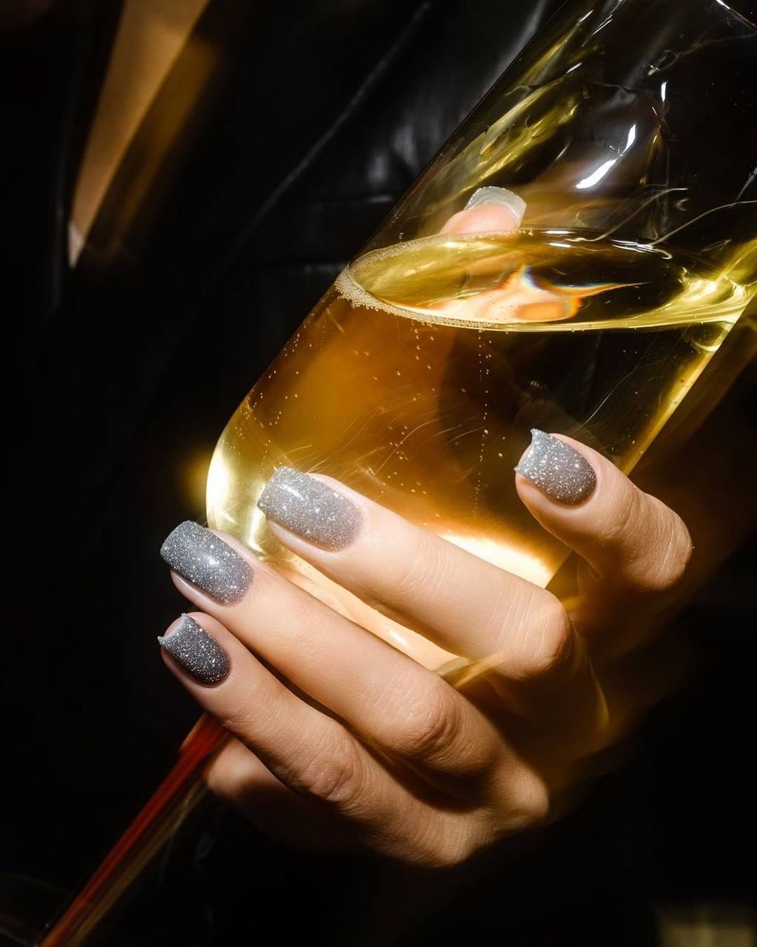 لاک ناخن متالیک نقره ای اکلیلی