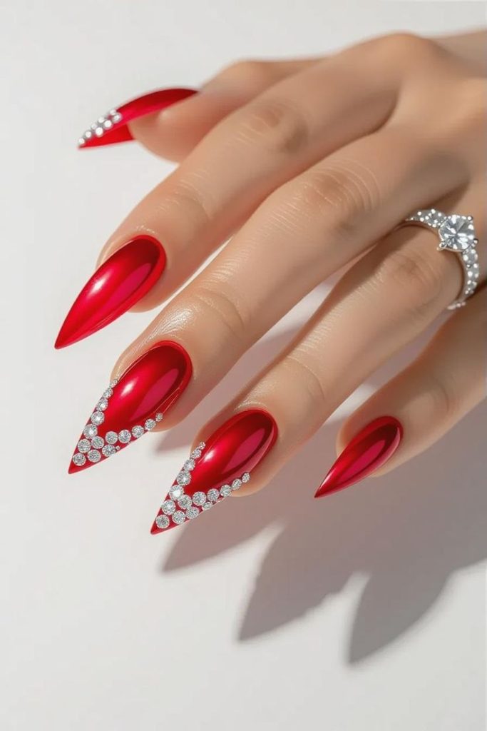 دیزاین نگینی ناخن قرمز