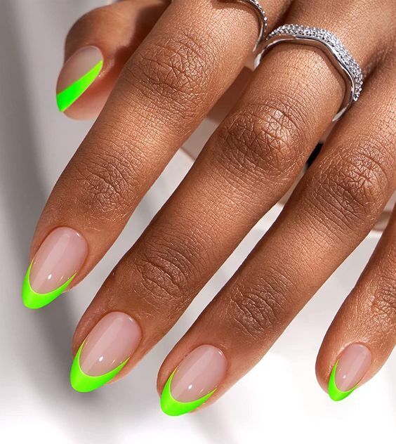 ناخن فرنچ رنگی سبز