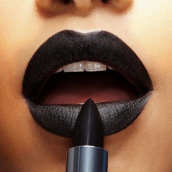 رژ لب مشکی مات