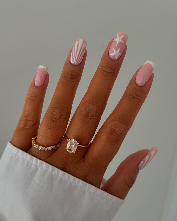 دیزاین ناخن صورتی با طرح ستاره دریایی