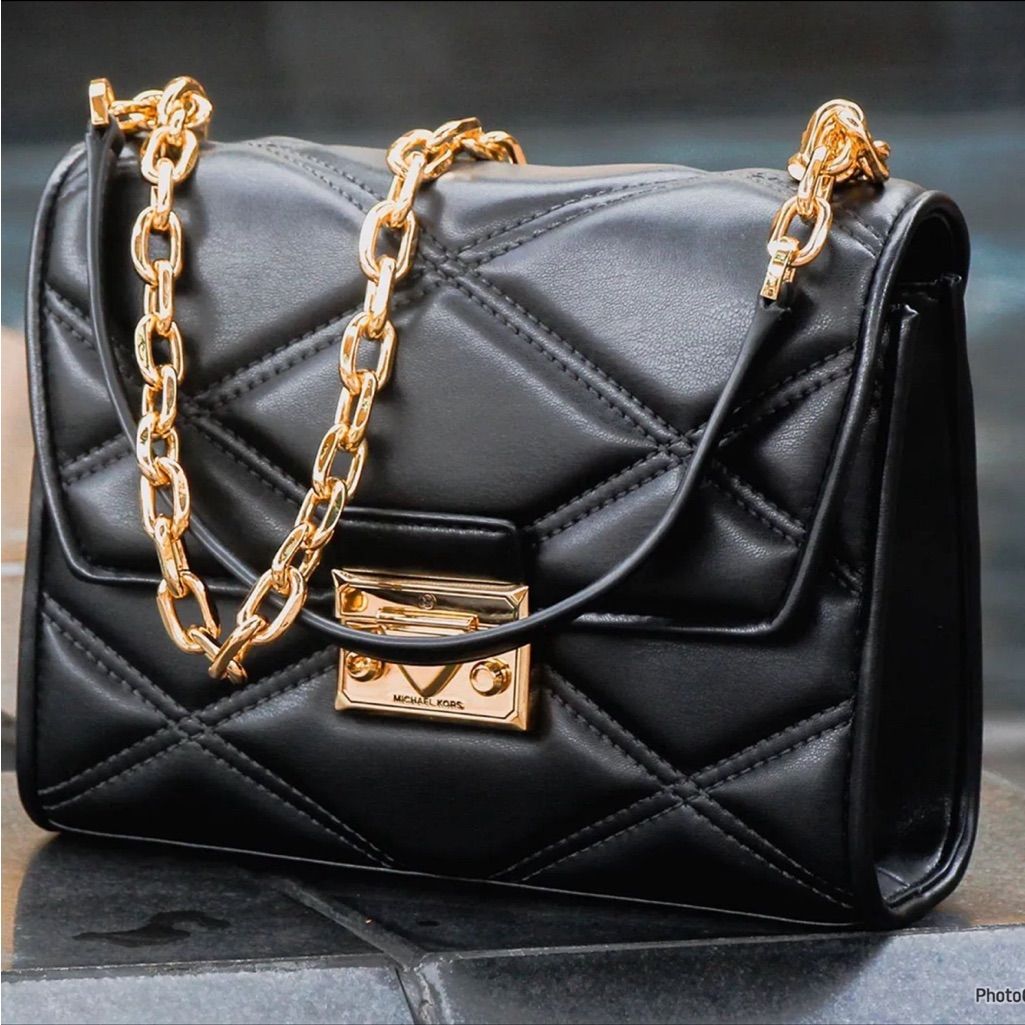 کیف زنانه سیاه با جزئیات فلزی