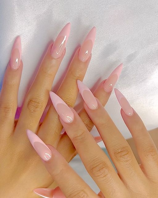 ناخن صورتی فرنچ