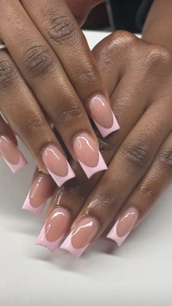 ناخن صورتی فرنچ