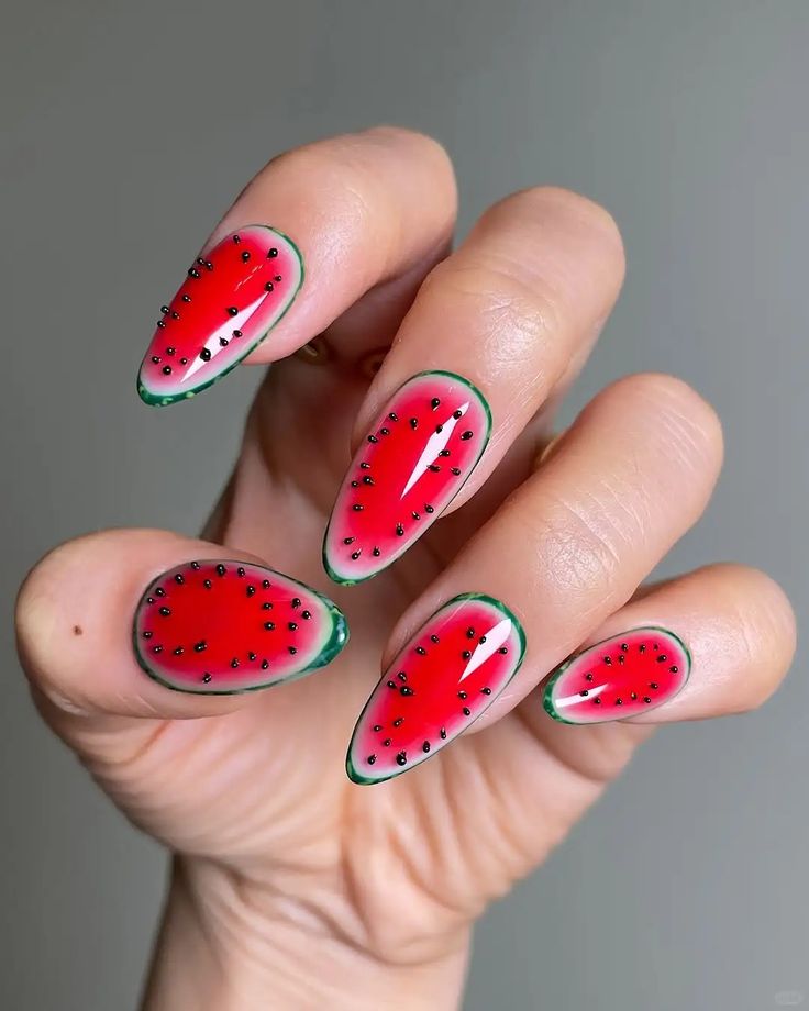 طرح هندوانه روی ناخن