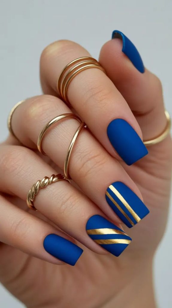 دیزاین ناخن آبی و طلایی