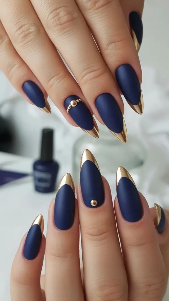 دیزاین ناخن آبی و طلایی