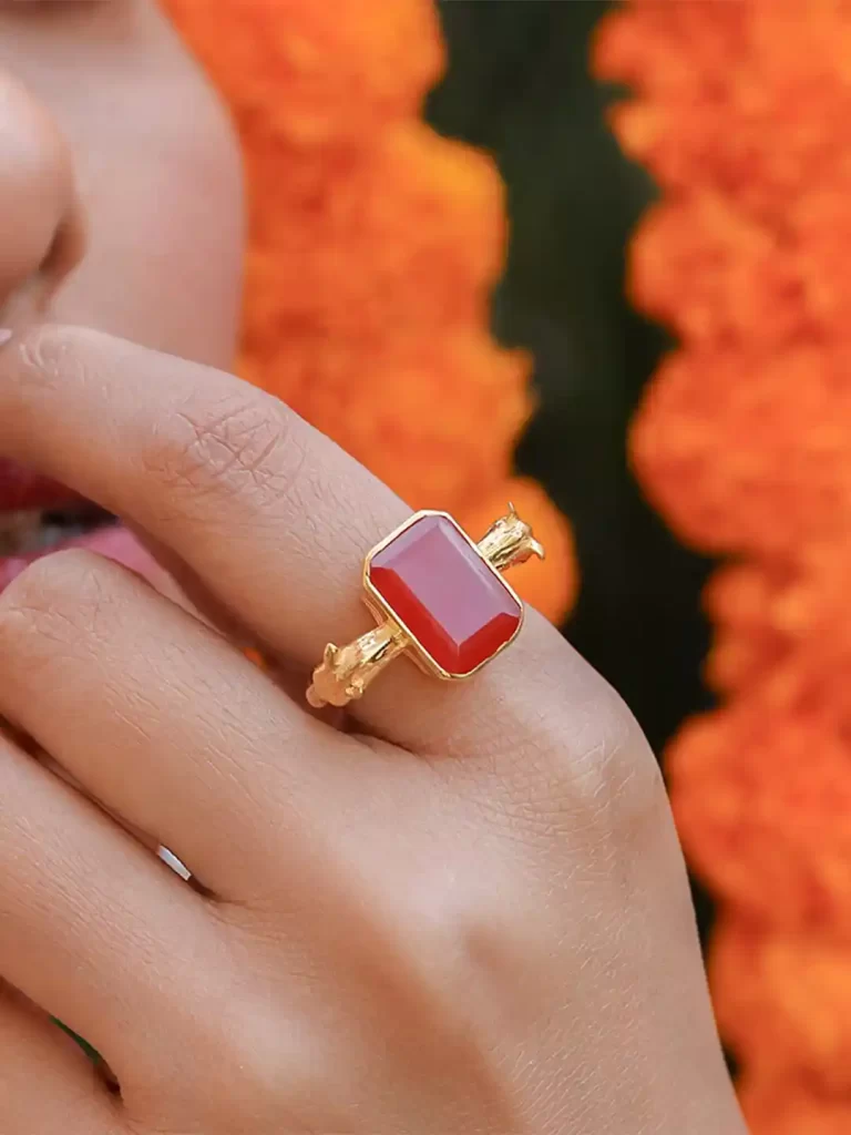 حلقه طلا با نگین درشت قرمز