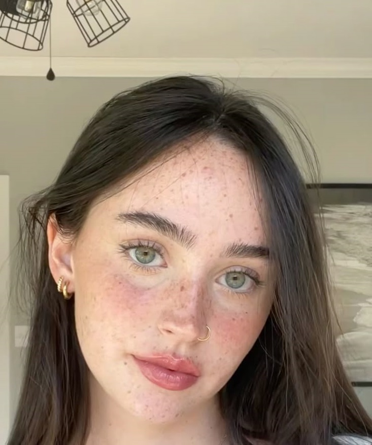 ابرو دخترانه طبیعی