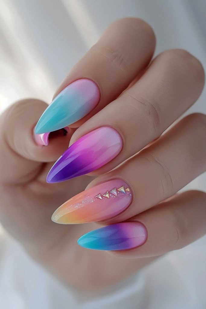 طراحی آمبره ناخن چند رنگ