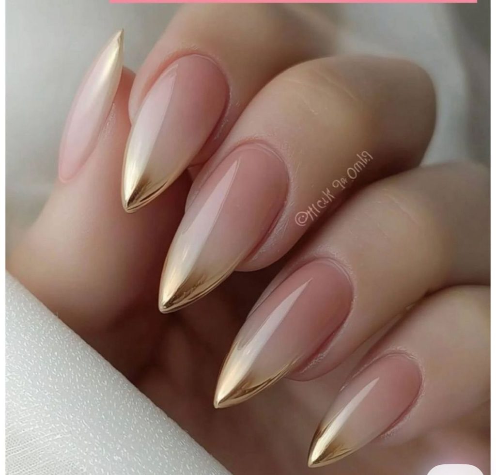 مدل ناخن رنگ نود و طلایی