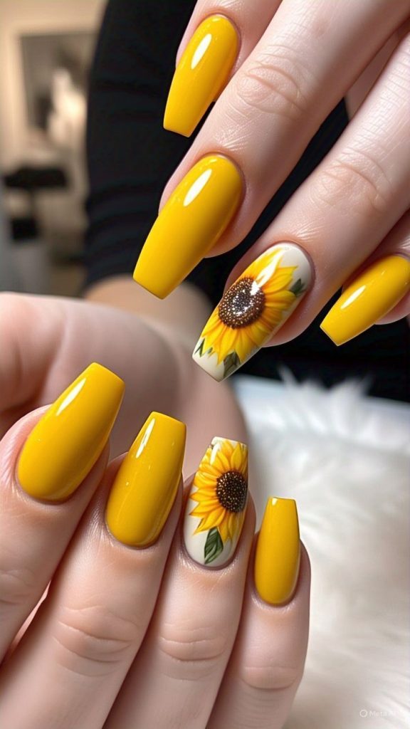 ناخن زرد با طرح گل افتابگردان