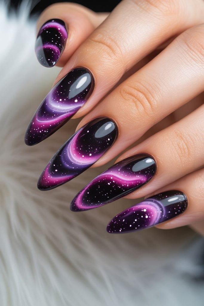 دیزاین ناخن کهکشانی بنفش و سیاه