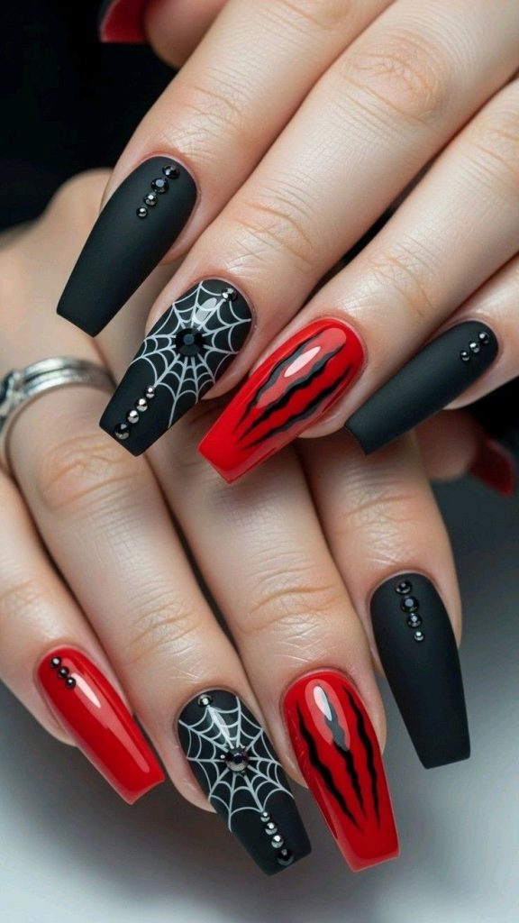 طرح اسپایدرمن قرمز و سیاه روی ناخن دست