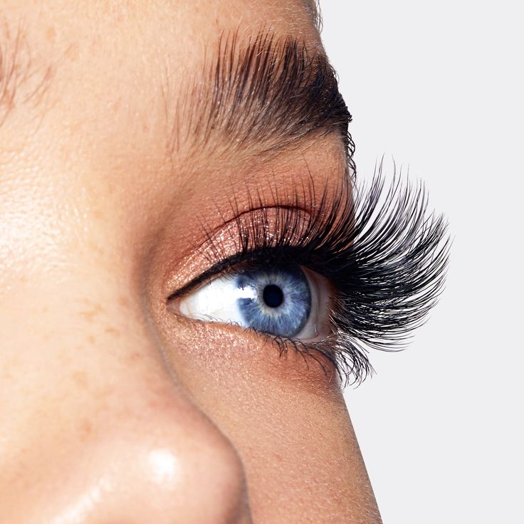 آرایش مژه پرپشت