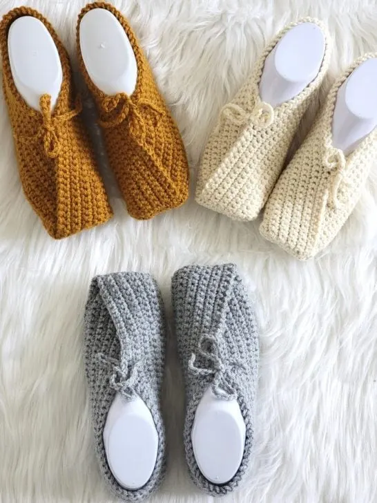 3 صندل بافتنی جلوبسته زنونه در رنگ های طوسی و کرم و قهوه ای