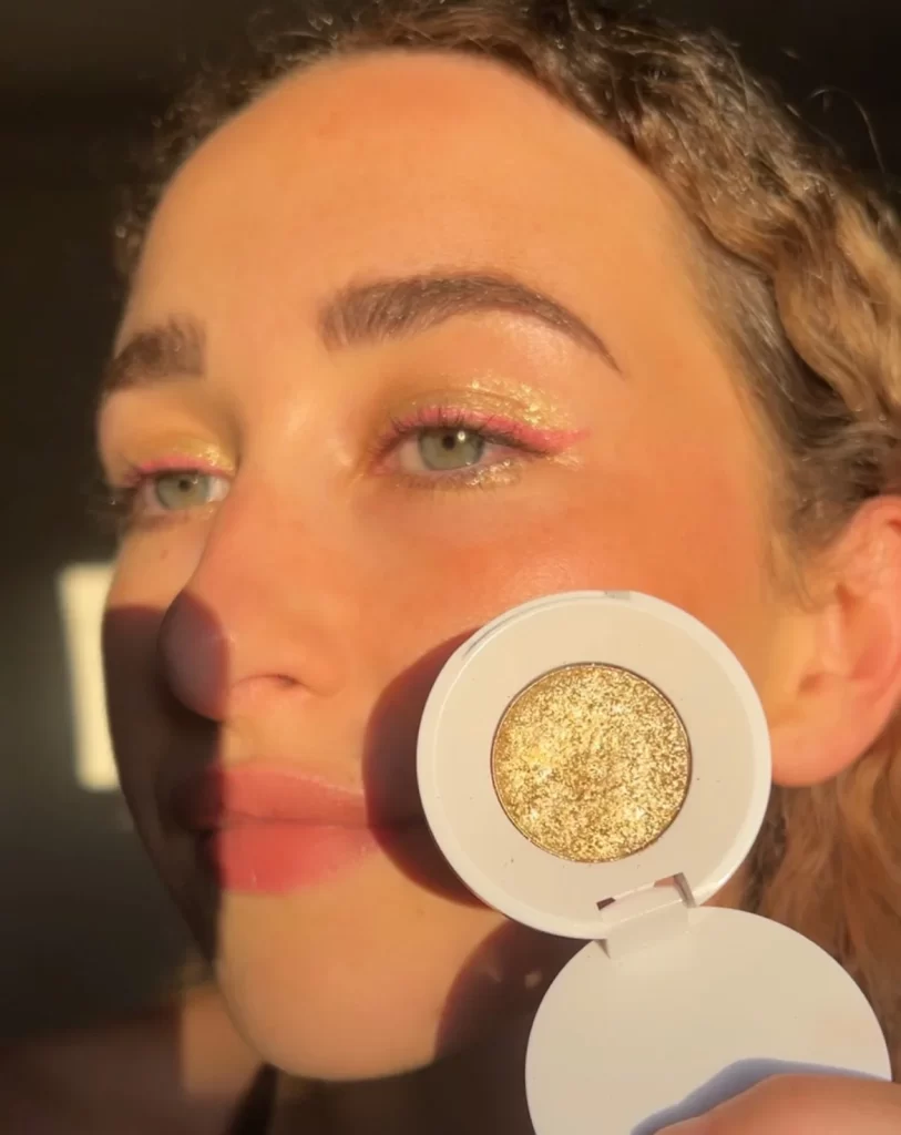 سایه چشم طلایی اکلیلی