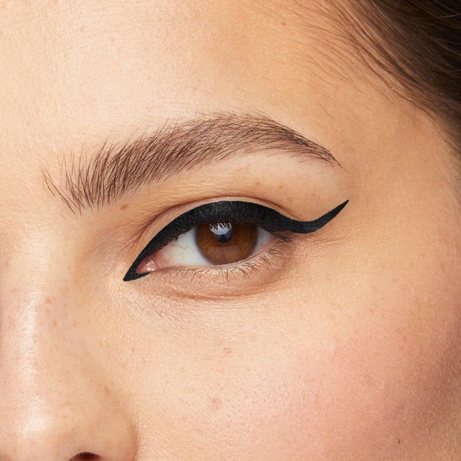 خط چشم گربهای