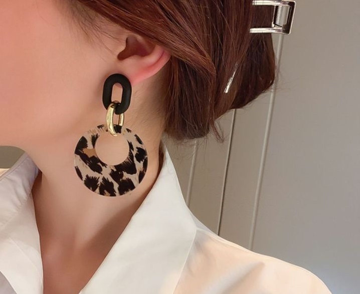 گوشواره با طرح پلنگی