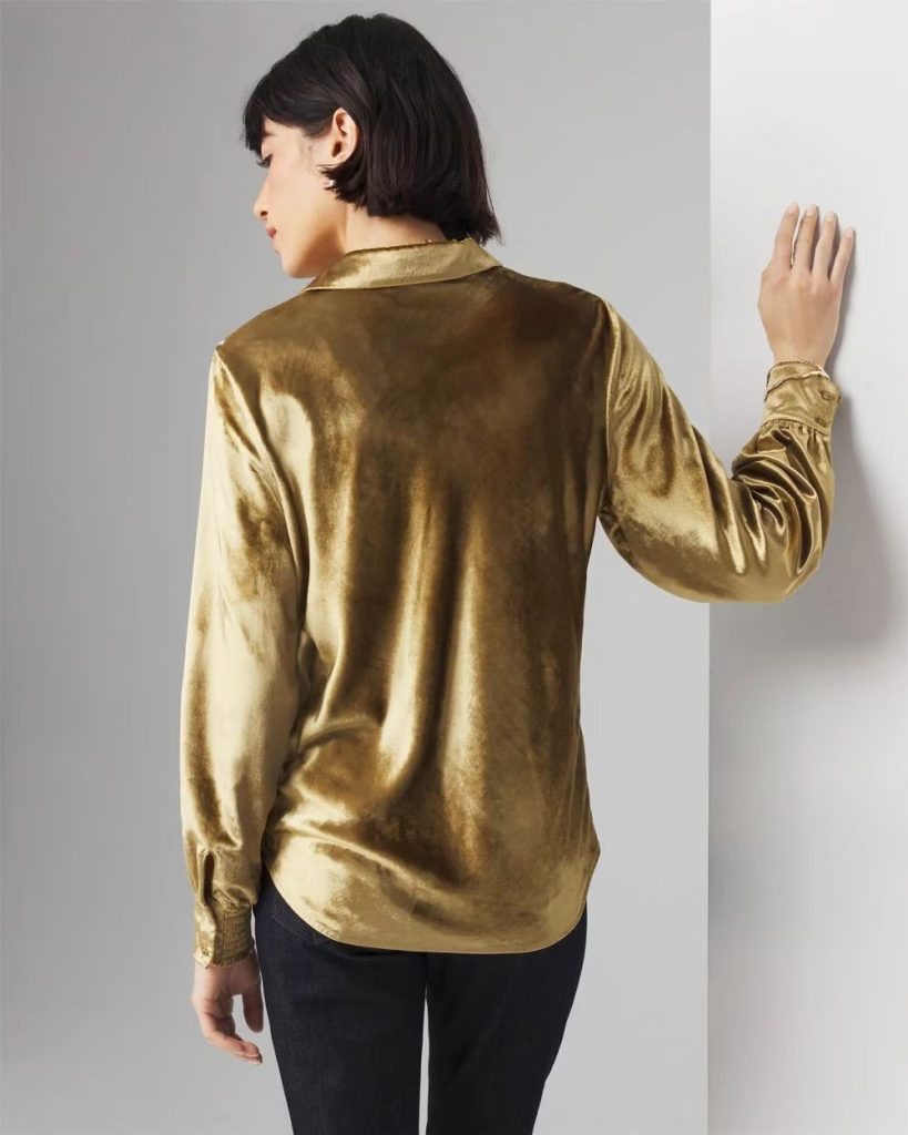 نمای پشت پیراهن زنانه مخمل طلایی