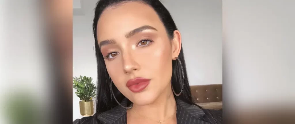 آرایش ساده صورت برای محل کار