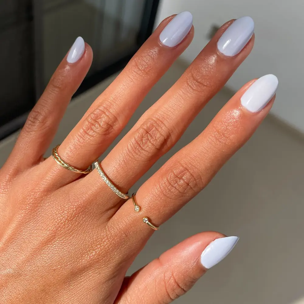 ناخن آبی روشن