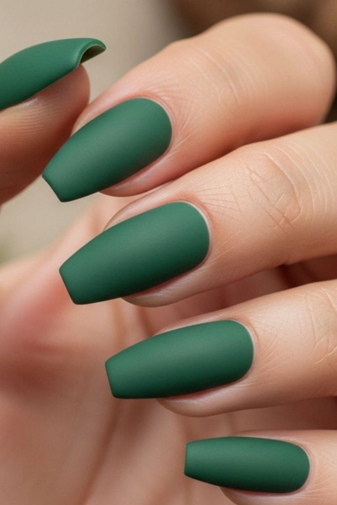 ناخن سبز ساده مات