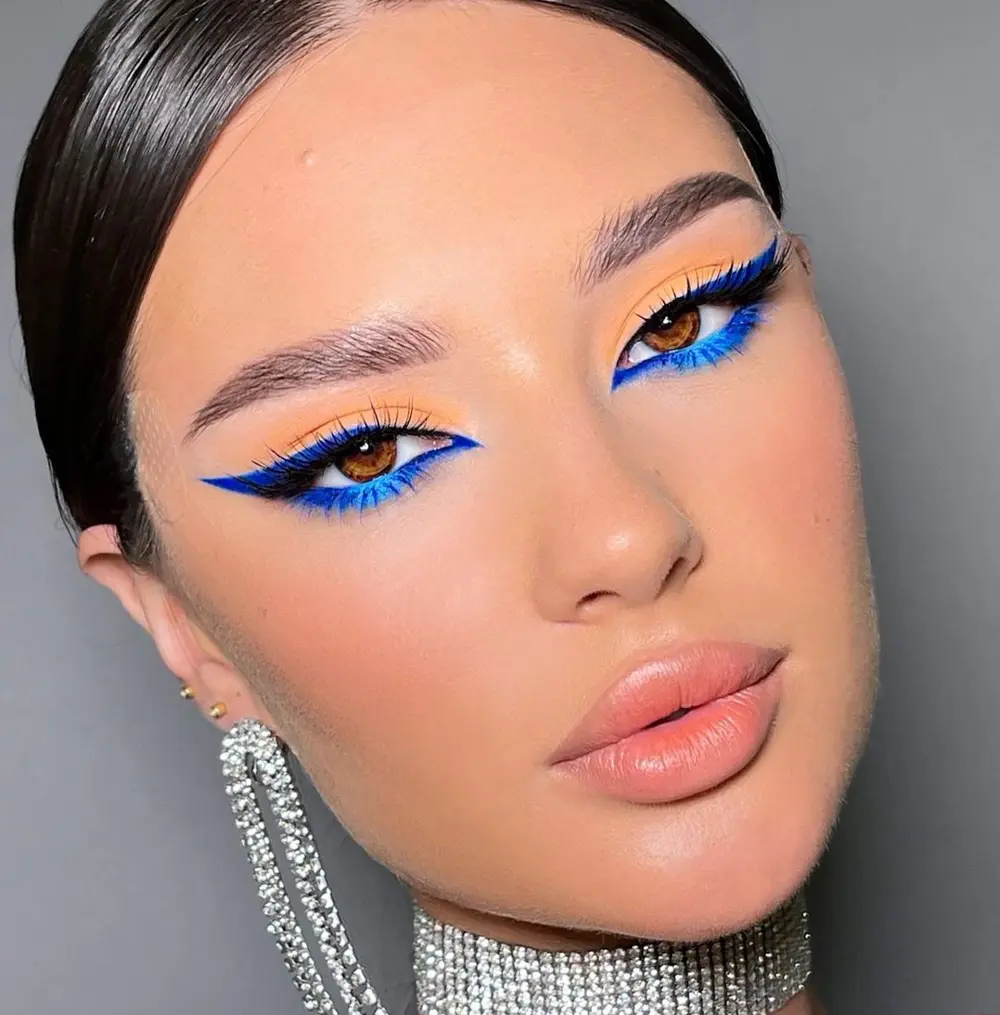 سایه چشم آبی خوشرنگ