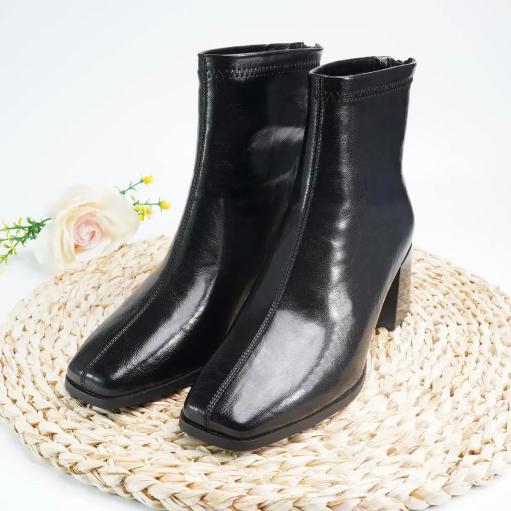 بوت جلو مربعی سیاه