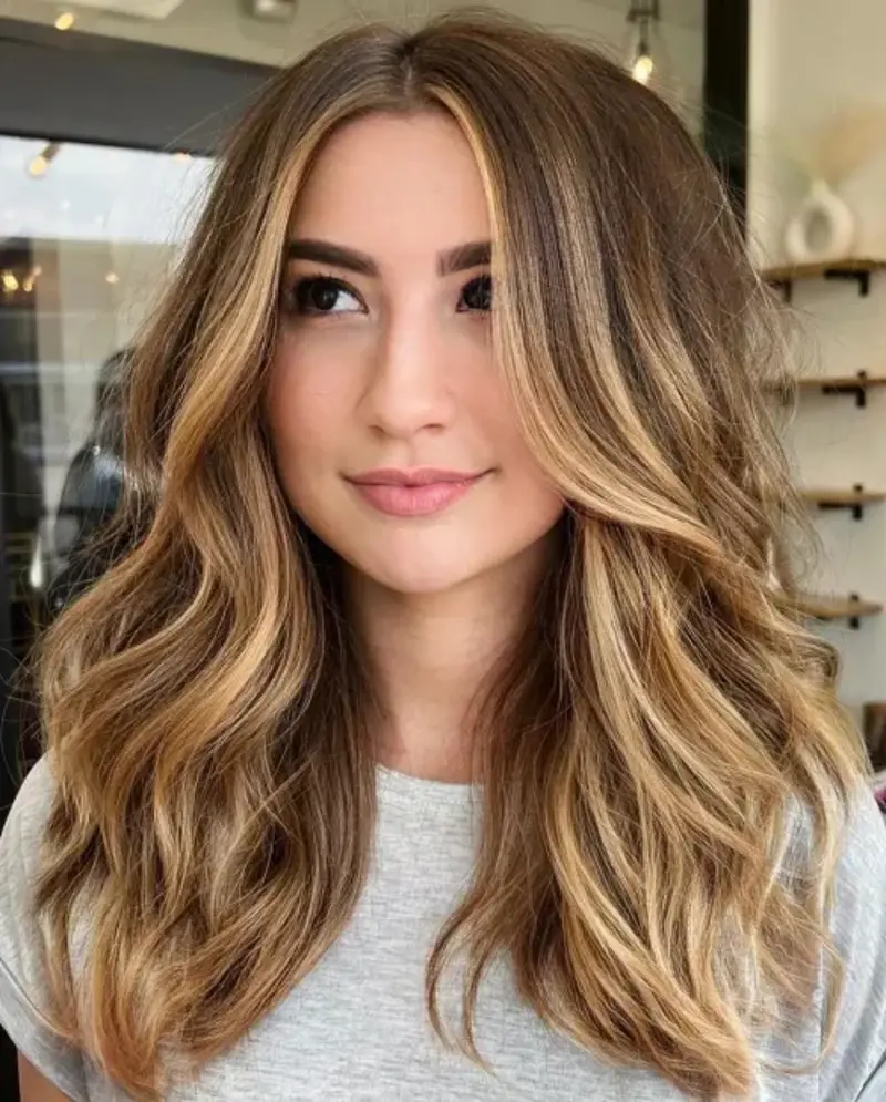 رنگ مو کاراملی با قسمتی طلایی