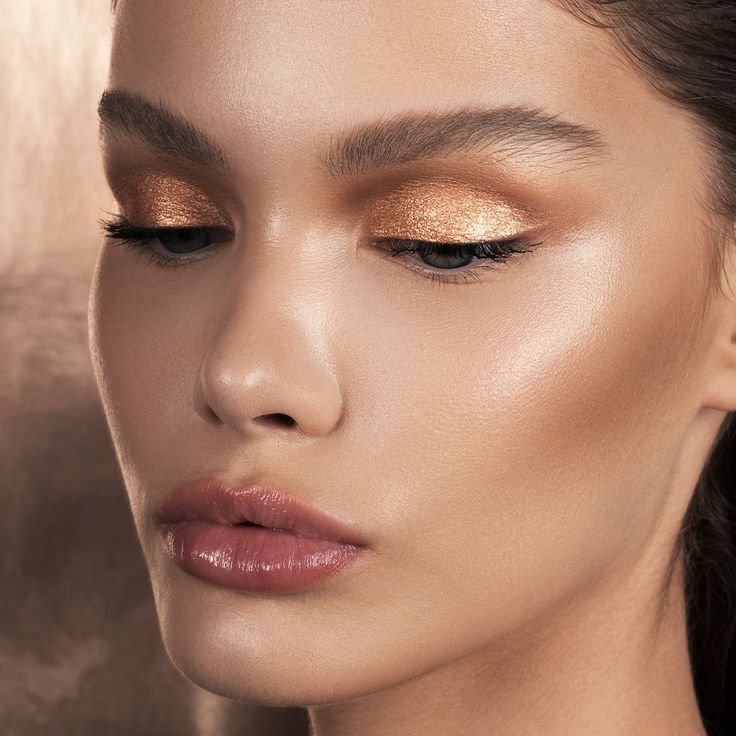 سایه چشم نرم و براق