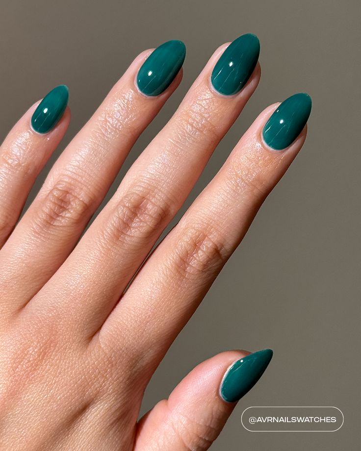 لاک ناخن سبز زمردی